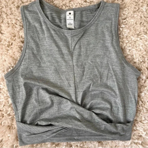Yogalicious women’s crop tank top with twist front. - Picture 1 of 6